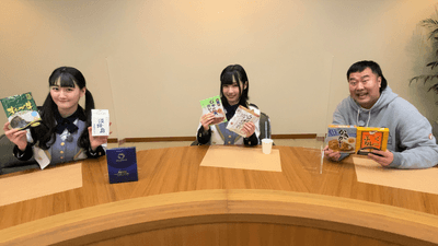 左から：STU48信濃宙花・沖侑果、とにかく明るい安村