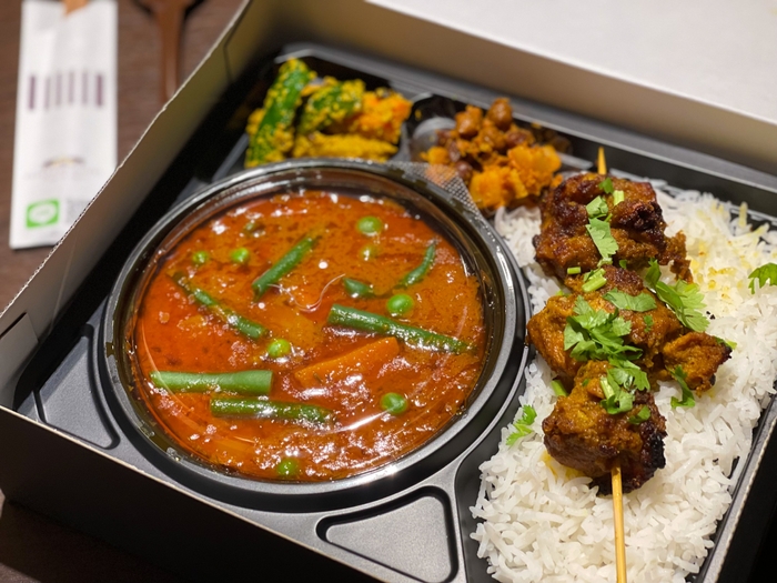ゴールデンBBQ&ベジタブルカレー弁当 1
