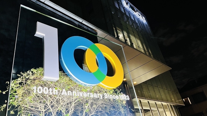 東京工芸大学創立100周年記念ガラス平面モニュメント(中野キャンパス) 02