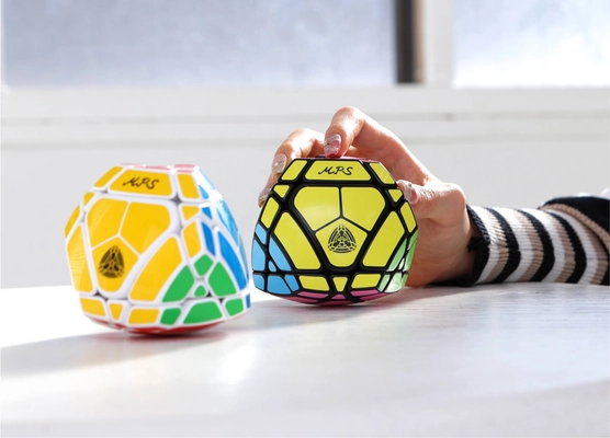 解ければIQ130以上！？難しすぎる変形八面体パズル登場！ 世界30か国に先駆け日本で販売開始！