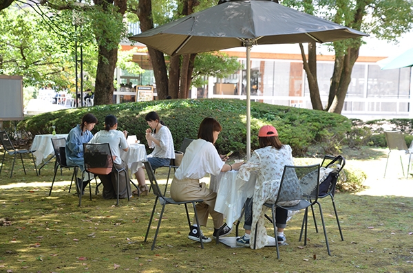 2017年に実施したガーデンカフェの様子