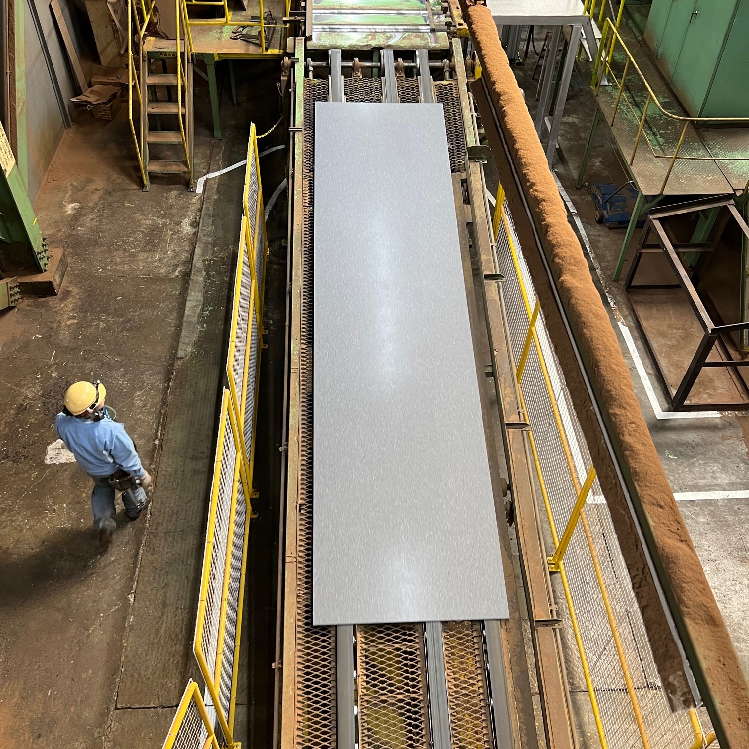 -- 「PANECO®」サスティナブルな環境配慮型建材として本格的な社会実装へ -- 繊維リサイクルボード「PANECO®」がMDF（中密度繊維板）生産設備による世界初の量産試験に成功