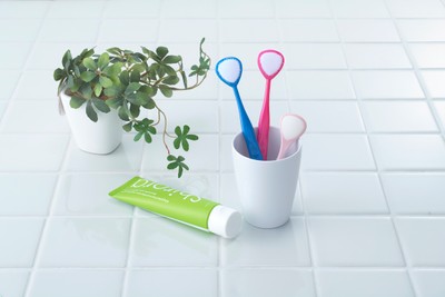 舌ブラシを使った舌ケア