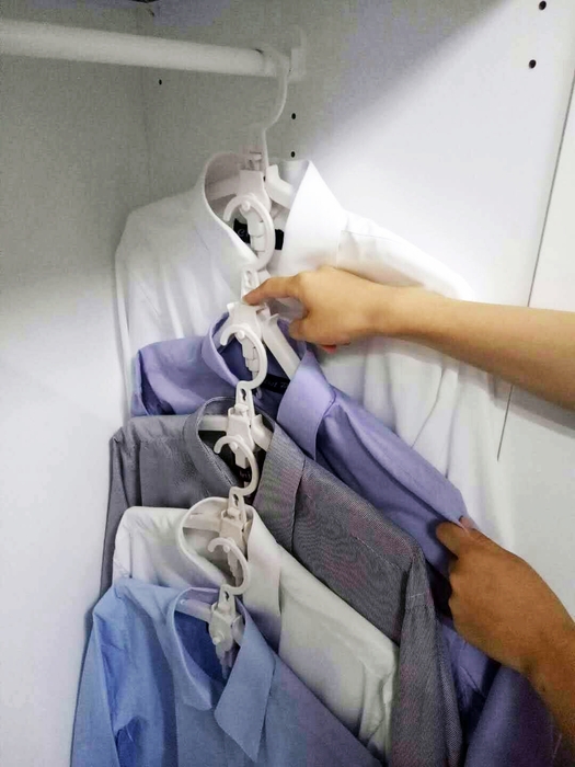 ハンガーを外すことなく服が取れます