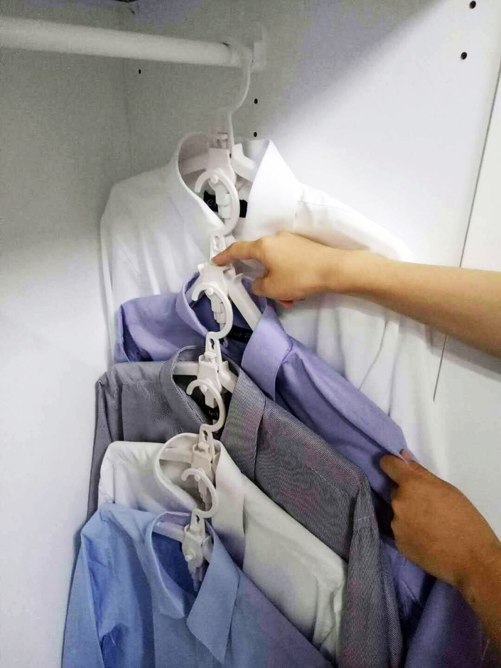 ハンガーを外すことなく服が取れます