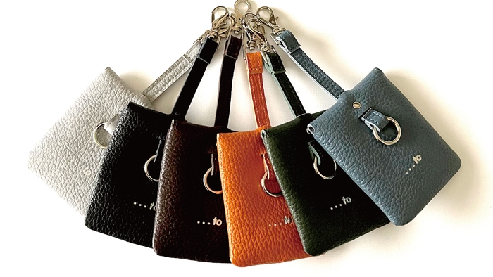 キーケースやカードケースにもなる便利な「mini conte/ﾐﾆｺﾝﾃ」付き