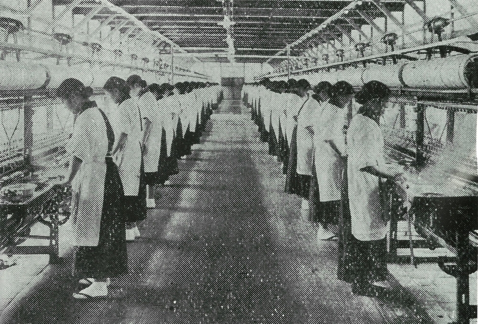 糸のまち 機械製糸立繰り風景