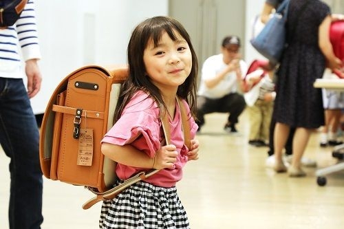 ぴかちゃんらんどせる試着の様子