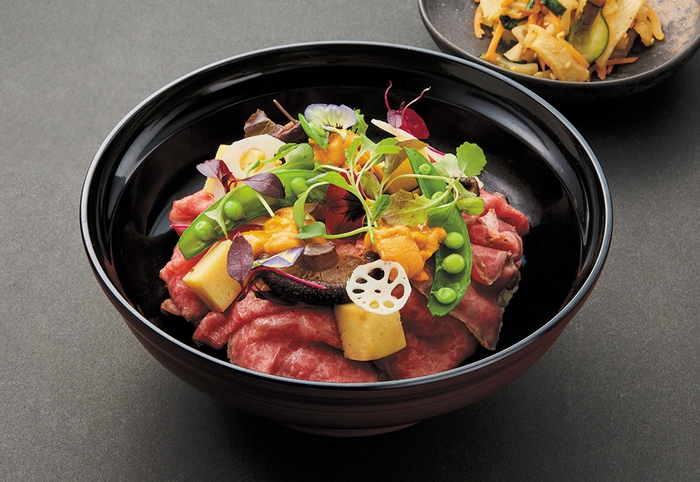 絹のローストビーフちらし　雲丹トッピング