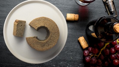 シフォンケーキとトリュフという一見意外とも思える組み合わせが 生み出す大人の味わい