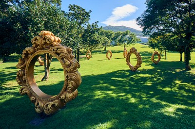 《あなたこそアート》2000(霧島アートの森蔵)撮影:東花行