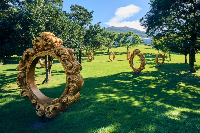 《あなたこそアート》2000(霧島アートの森蔵)撮影:東花行