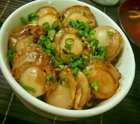 函館海鮮ホタテバター醤油丼