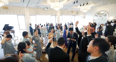DJプランでゲストとダンス!まるで海外ウエディング