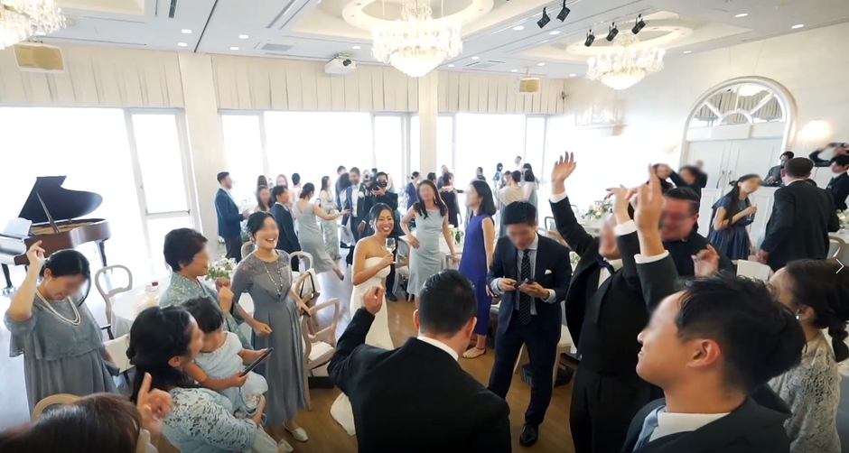 DJプランでゲストとダンス!まるで海外ウエディング