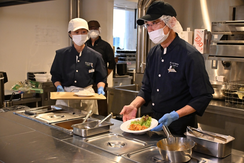 学食「M Patio」で30食を用意