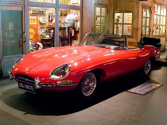 ジャガーEタイプ ロードスター