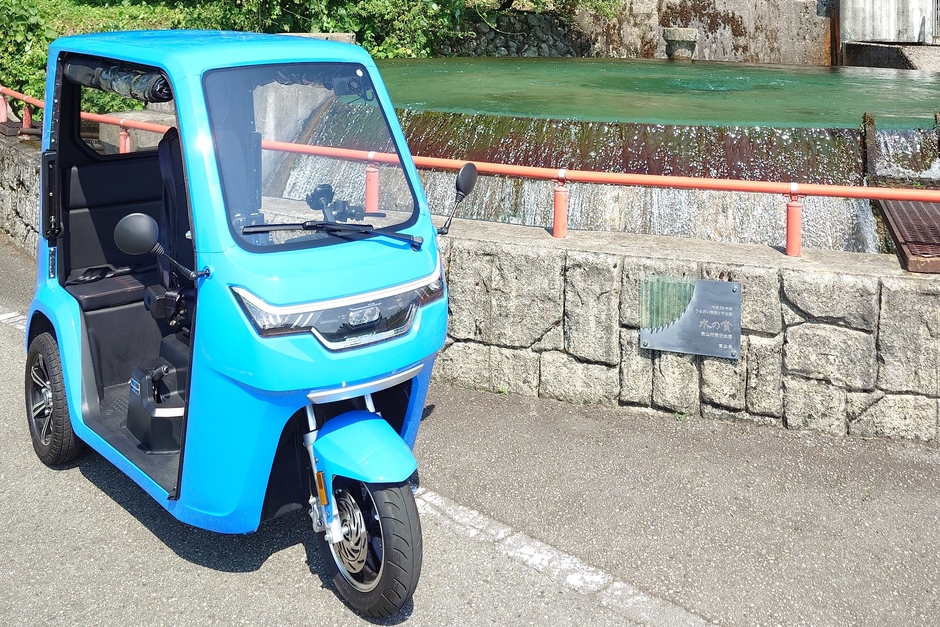東山円筒分水槽とEVトゥクトゥク