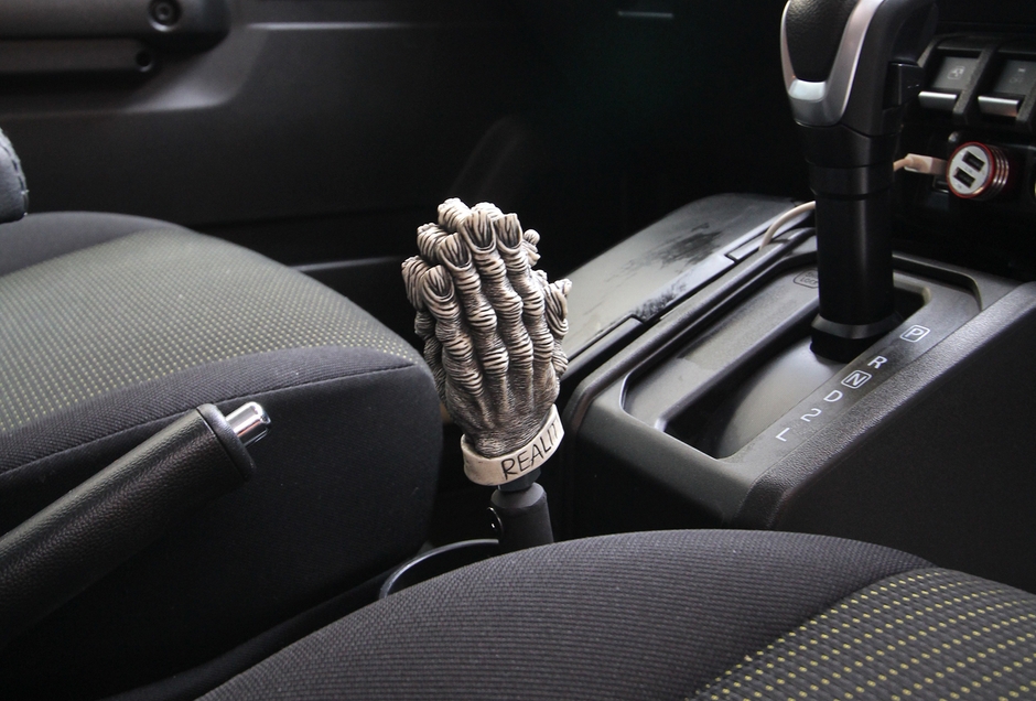 あらゆる汎用シフトノブをジムニーのトランスファーノブとして装着可能に