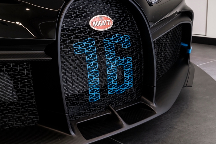 BUGATTI Chiron Pur Sport6