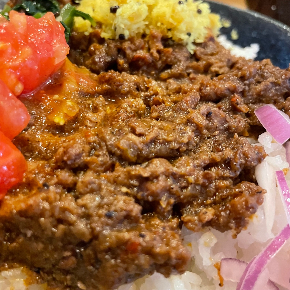 荒々しく挽いたラム肉