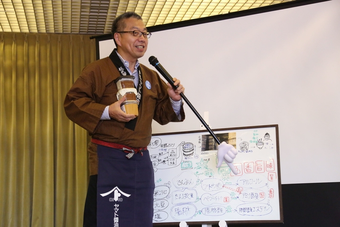 授業を行うみそものしり博士