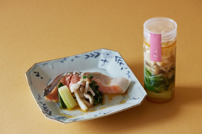 秋鮭のバター蒸し ユサンチェソース(調理例)