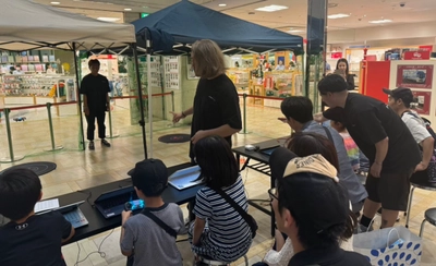 親子でドローン体験！遊びながら学べるイベントを ドローン競技大会「ドロカツ」東日本大会にて実施！ ～ドローン体験会(12/22 調布 電気通信大学)～