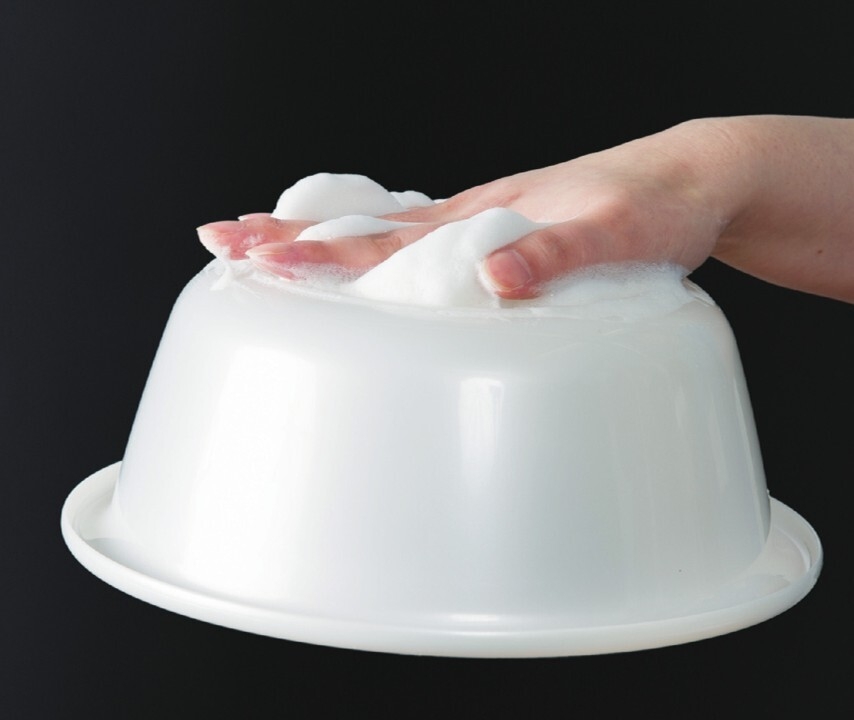 洗面器が浮くほどの泡の吸着力