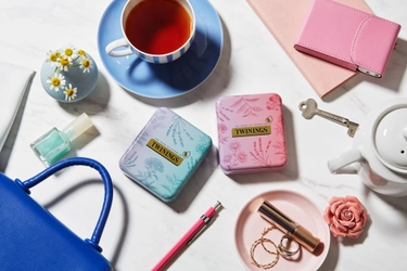 英国王室御用達トワイニング　イギリス発の人気アイテムが初上陸
＜トワイニング＞「ティー ポケット缶(ピンク／ブルー）」
2026年3月10日（火）新発売