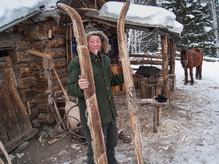 アルタイ山脈で日常的に使われるスキー
