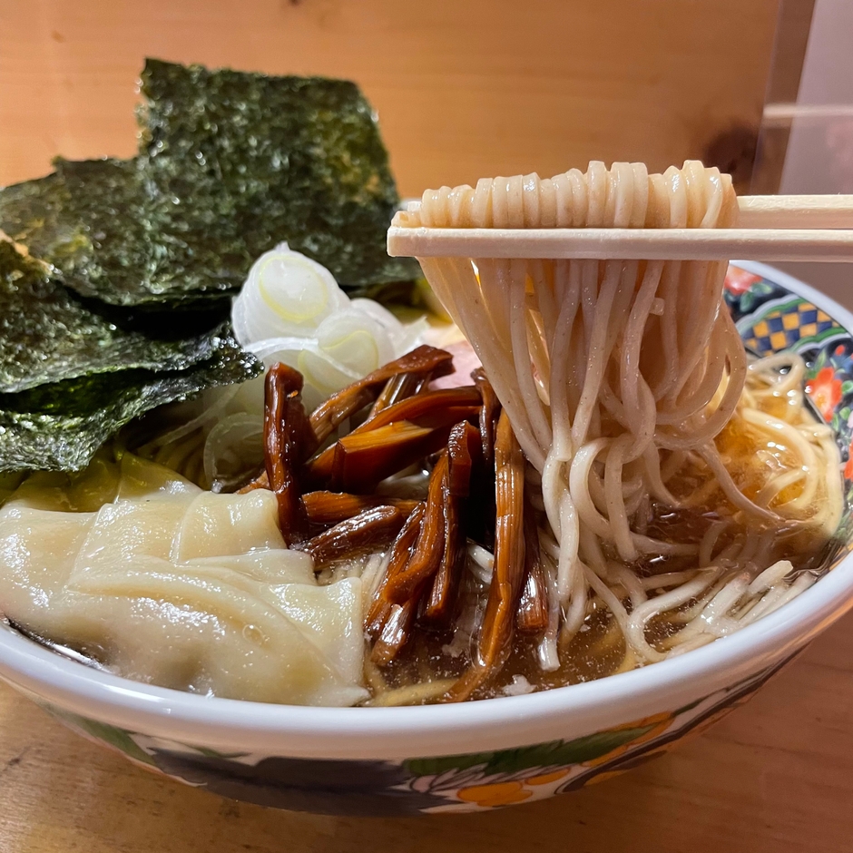 風味の良いふすま入りストレート麵
