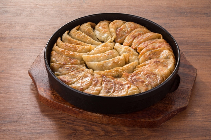 鉄鍋餃子(写真は3人前です)