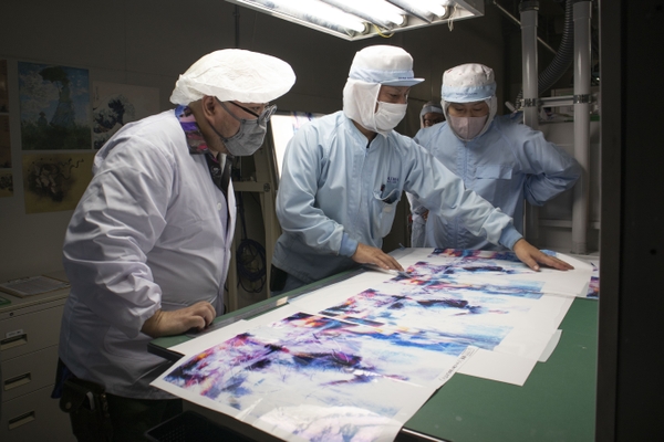 印刷立ち合いの様子(左:杉山大介さん)