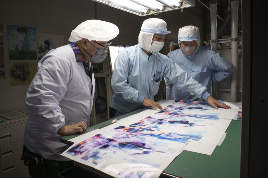 印刷立ち合いの様子(左:杉山大介さん)