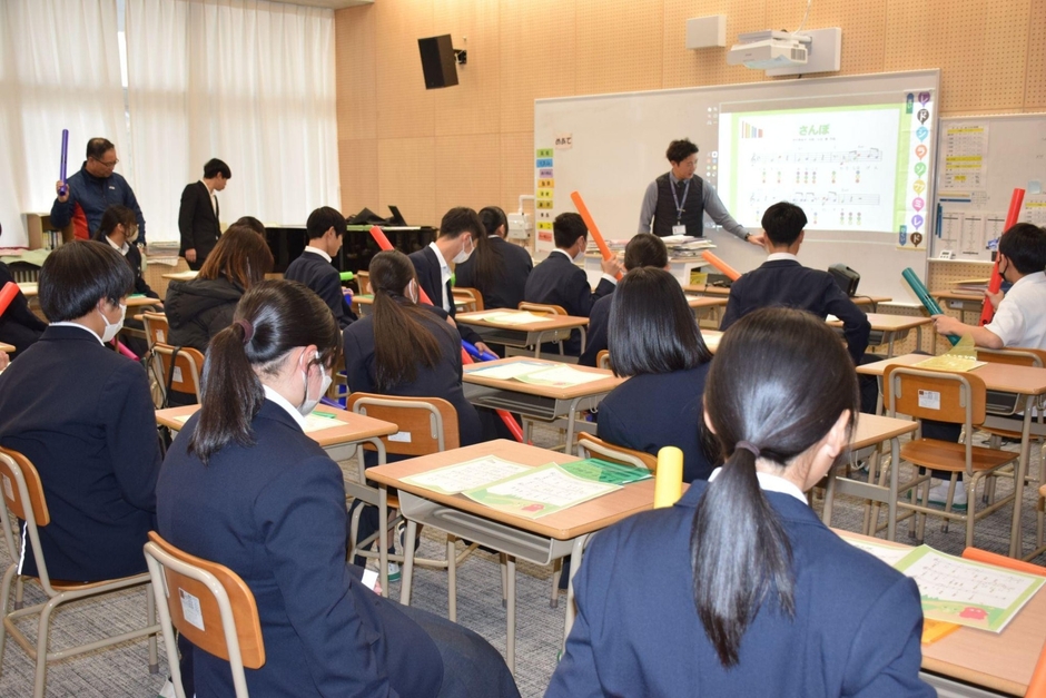 令和8年(2026年)1月の稲築東義務教育学校での特別講義の様子