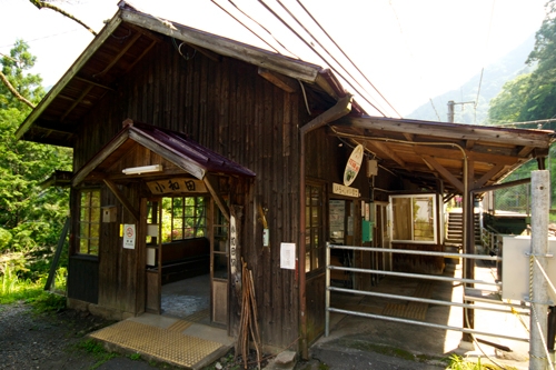 旅チャンネル4Kシリーズ『秘境駅の旅』/TM & (c)2015 Turner Japan