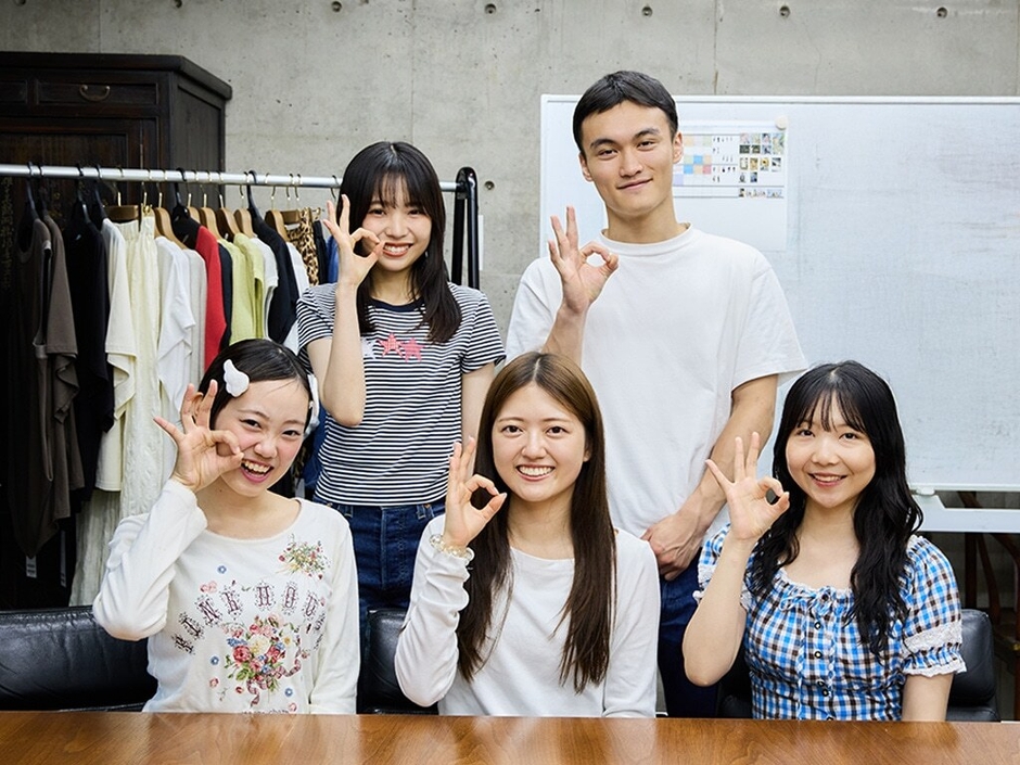 商品開発に携わった金藤ゼミナールの学生たち