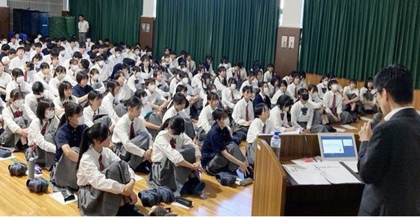 近大附属広島高等学校東広島校が「キャリアセミナー」を開催 多様な業界を知り、将来の進路を考える機会を提供