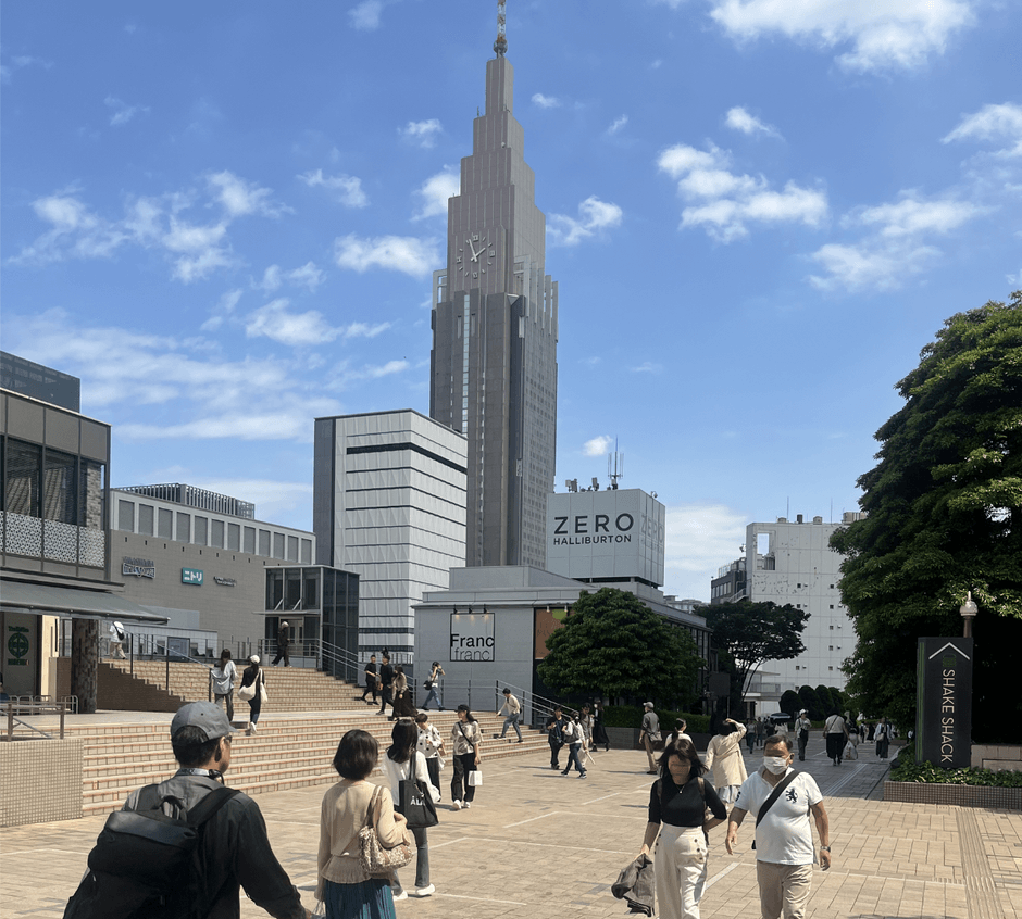 マルシェ開催場所はJR新宿駅南口からすぐ