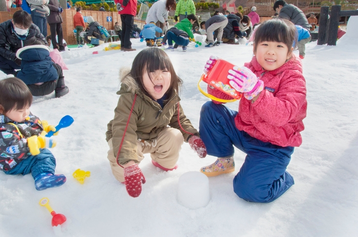 オリジナルの雪だるまが作れる「雪あそび広場」