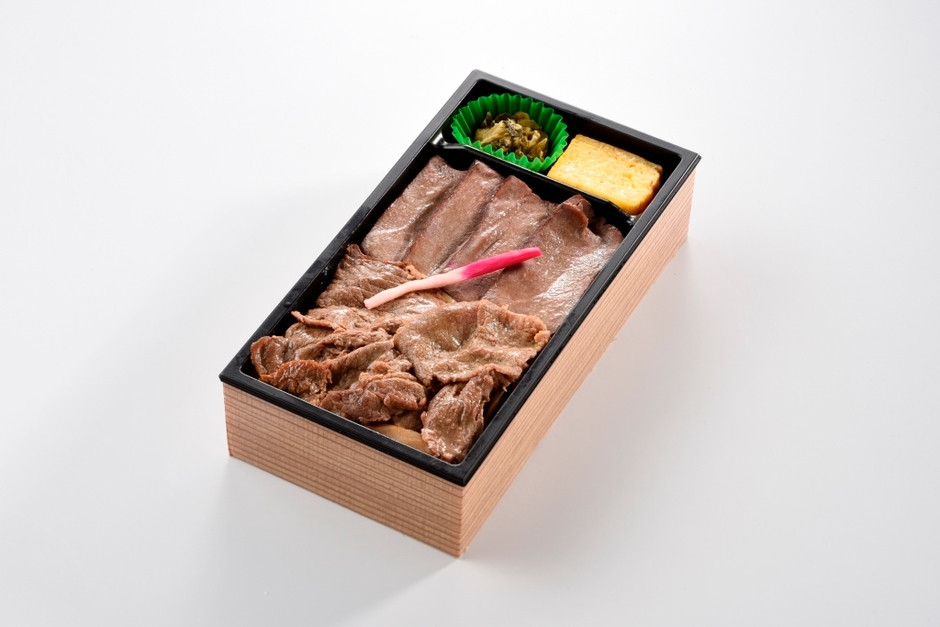 初日4位:熊本あか牛と鹿児島黒毛和牛の牛肉めし