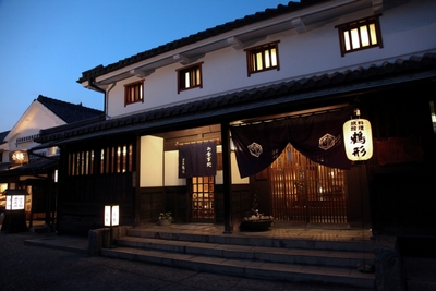 料理旅館鶴形外観(夜)
