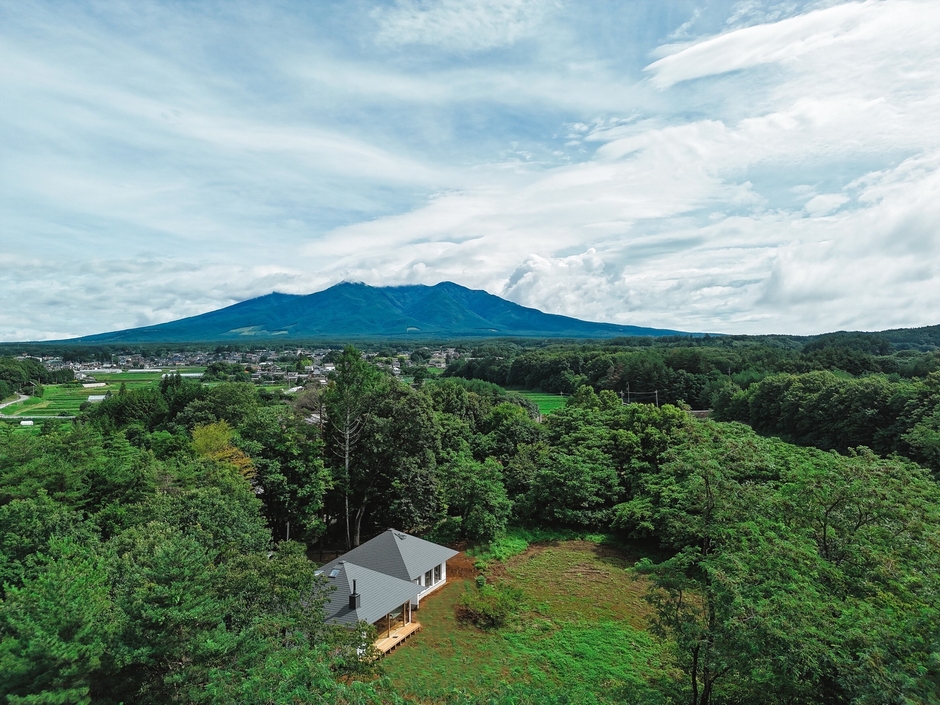 八ヶ岳南麓 豊かな森の中に佇む一棟貸しの宿