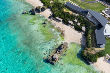 バンタカフェ　国内最大級！1600㎡を有する沖縄の海カフェ「星野リゾート　バンタカフェ」2020年7月1日グランドオープン