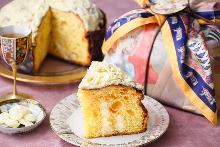 スカーフ付き ホワイトチョコレートのプレミアム・パネットーネ2024