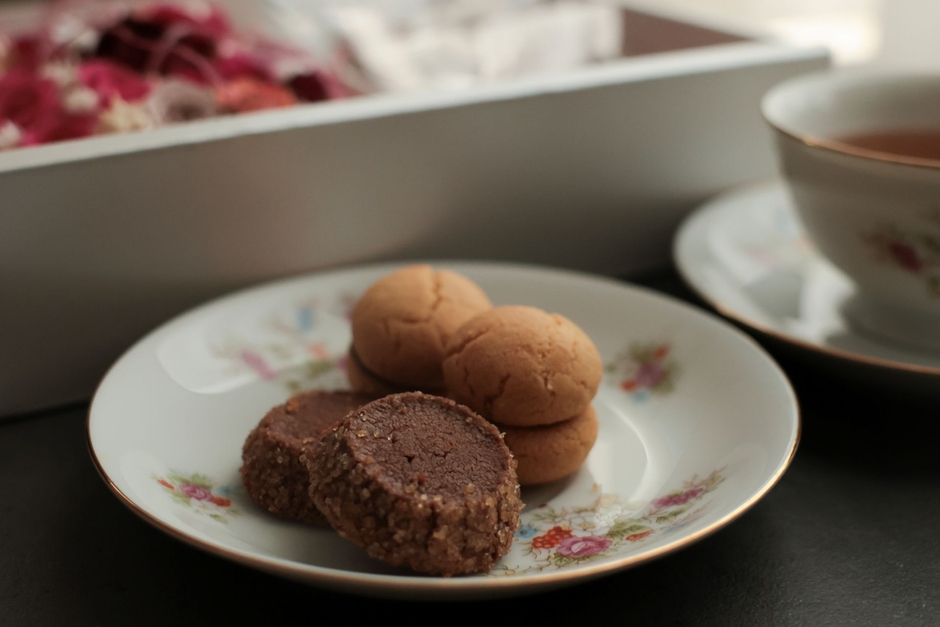 【お菓子の内容】 ・クッキー(バーチディダーマ)5個 ・ナッツクッキー(ディアマンテ)5個 ・マシュマロ6個