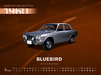 【にっちゃん情報局】 ヘリテージカーファン必見！スマホにも使えるカレンダー壁紙「NISSAN HERITAGE WALLPAPER」。 8月は「ブルーバード1600デラックス」。