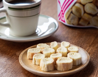 「創業100年の焼き麩メーカー × 創業70年のお菓子専門店」　 チョコが染み込んだ焼き麩スイーツ、11月7日(月)販売開始