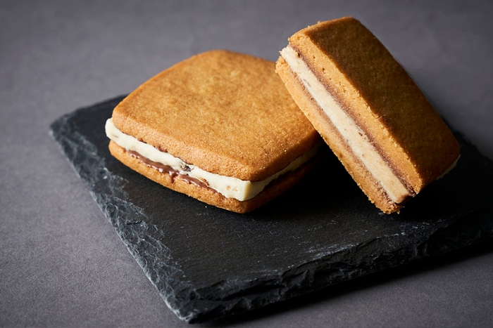 キャラメルショコラサンド　「プラチナム・レザン」